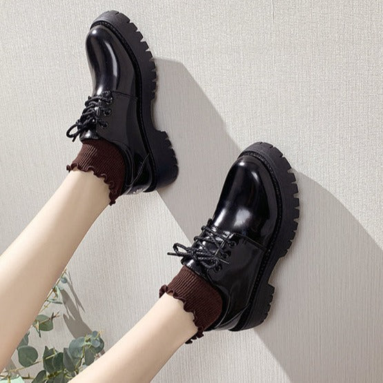 Black Cute Heel Flower Embroidery Glossy Matte Boots