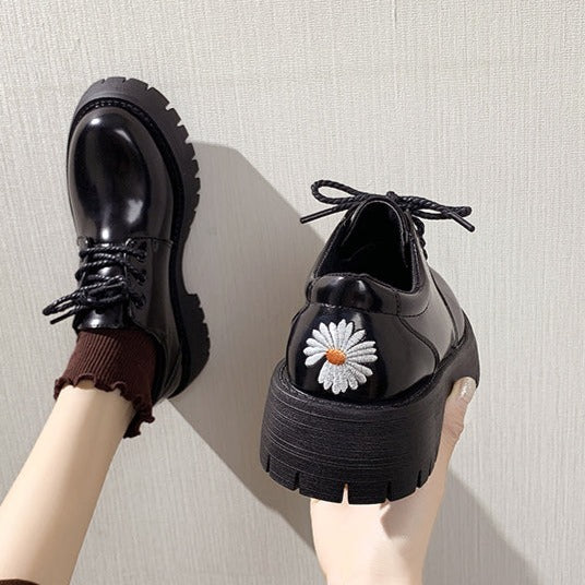 Black Cute Heel Flower Embroidery Glossy Matte Boots