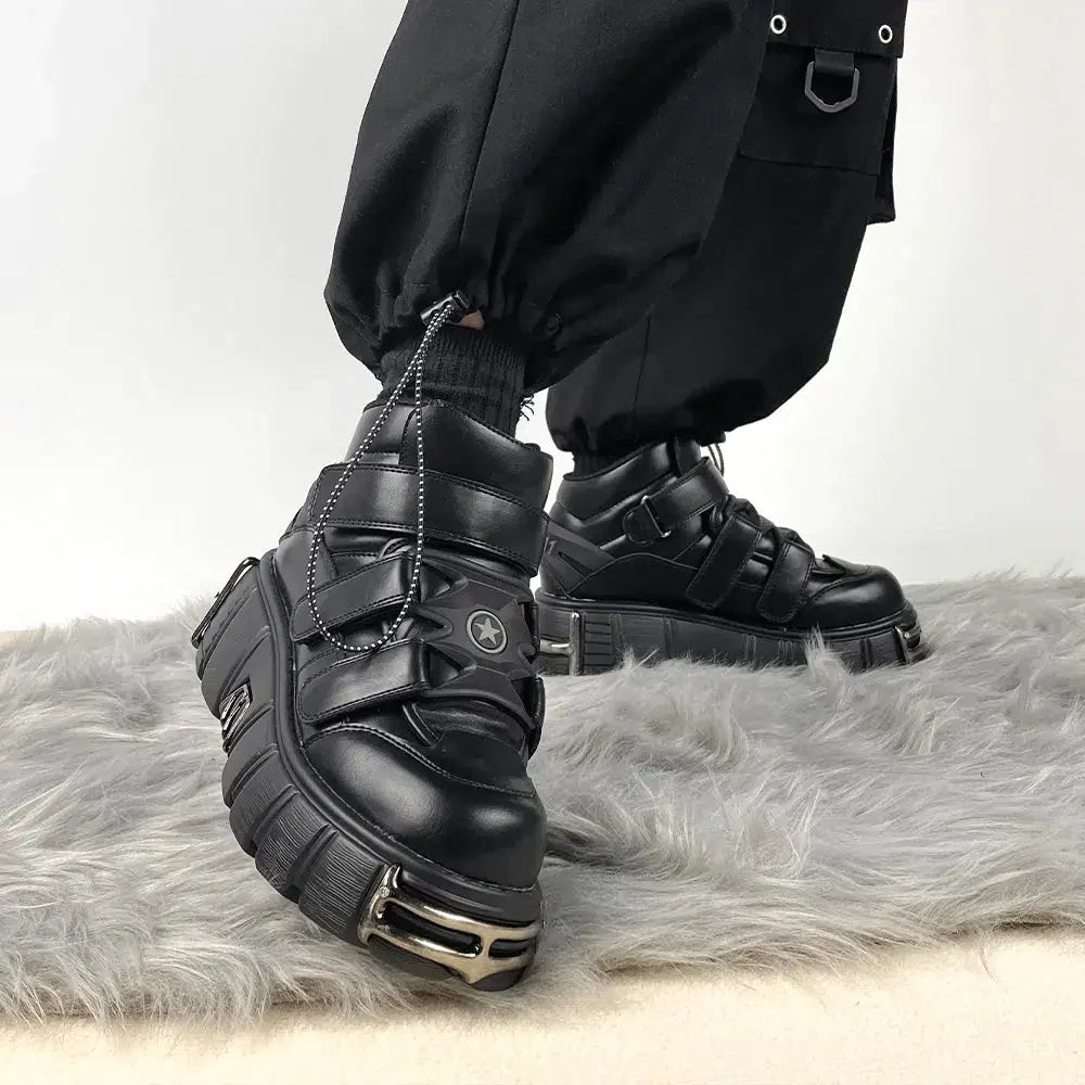 Star-Embellished Grunge Platform Boots with Velcro Straps